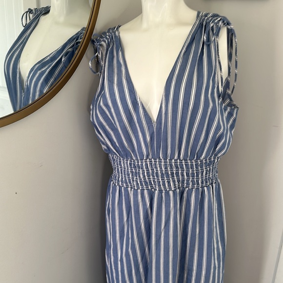 Old Navy Women’s Dress - Picture 2 of 4